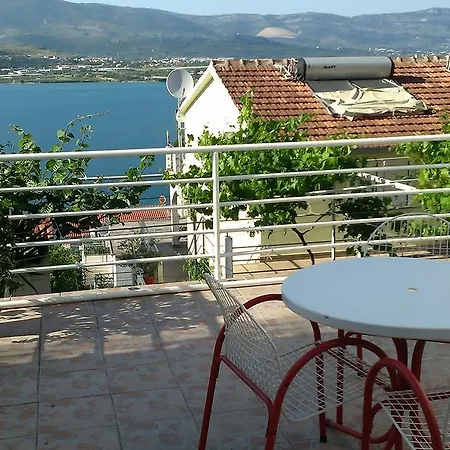 Apartmani Iva Трогир